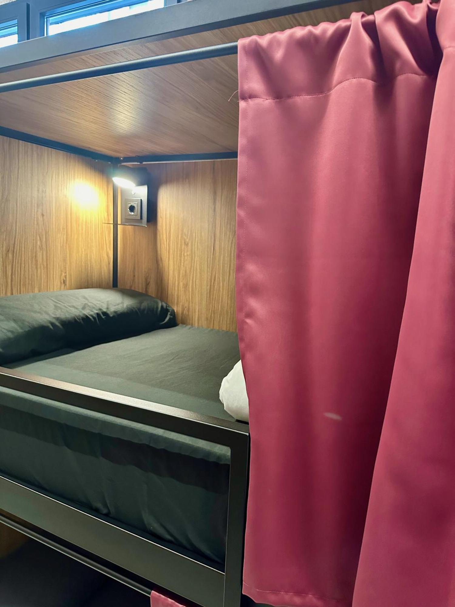 Velvet Hostels Pacifico Madrid Luaran gambar